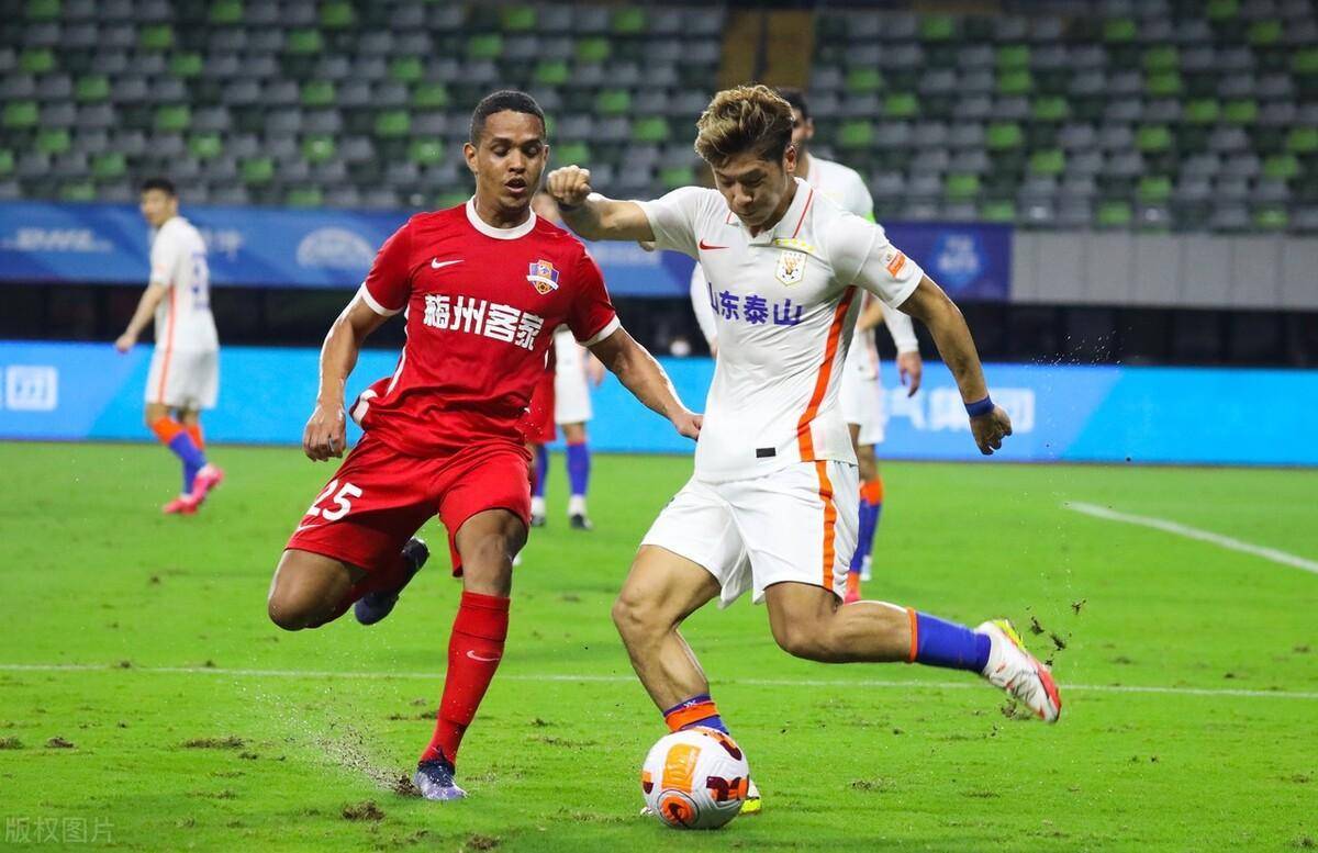 赛地聚焦：中超转会期热度飙升；俄克拉荷马雷霆豪取连胜；悬念犹存；轮换策略成焦点(加纳赛地对美元汇率)